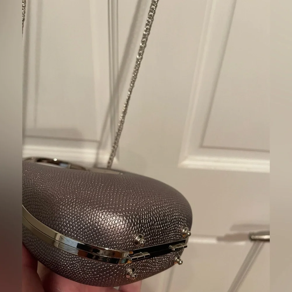Chic Silver Handbag with Chain Strap